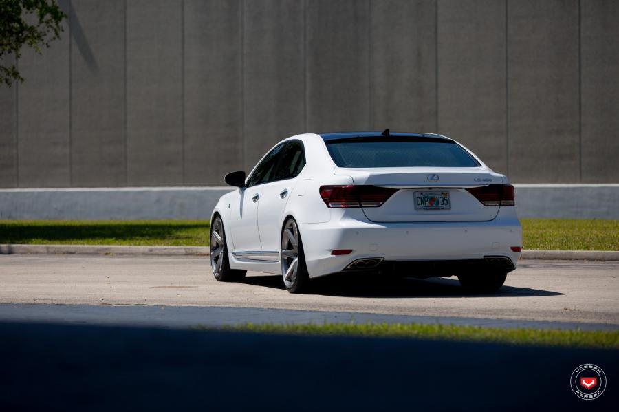  Lexus LS460 on Vossen Wheels (CG-207) 2017 года  (фото 27 из 35)